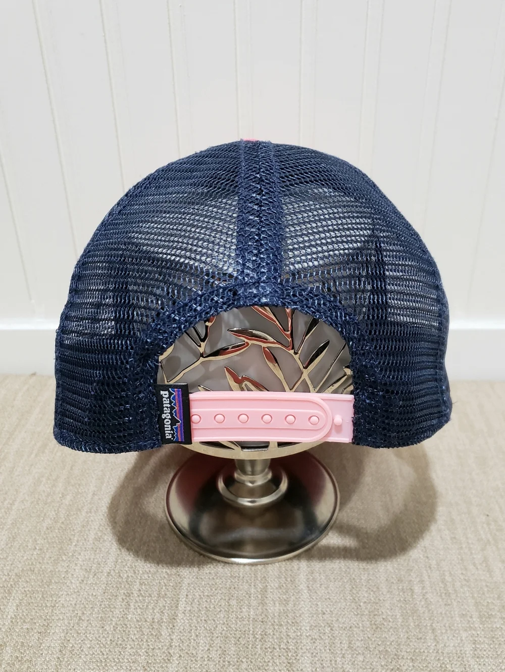 PATAGONIA Women's Mesh Snap-Back Embroidered Logo Trucker Cap (ALL) Pink/Navy